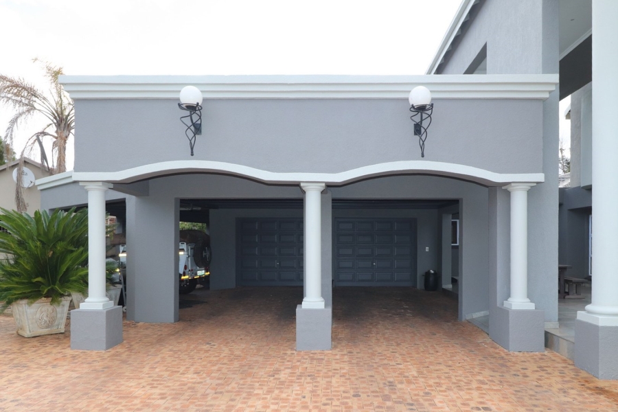5 Bedroom Property for Sale in Wilkoppies North West
